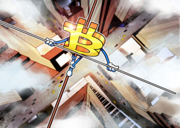 Bitcoin price crawls 2.5% off lows as weekly chart risks ‘bearish engulfing’